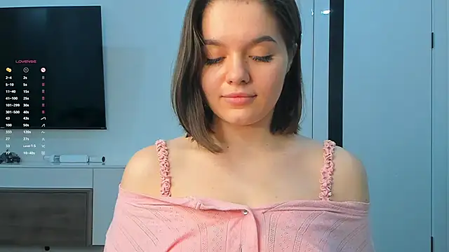 Snapshot of Xo_Laura chatting on April 12, 8:14 pm Xo Laura online show from April 12, 8:14 pm