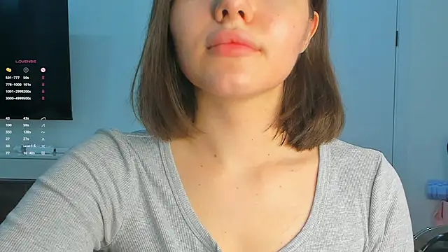 Snapshot of Xo_Laura chatting on April 13, 6:13 pm Xo Laura online show from April 13, 6:13 pm