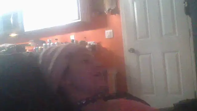 Snapshot of Brattyfootgirl chatting on November 2, 5:54 am Brattyfootgirl online show from November 2, 5:54 am