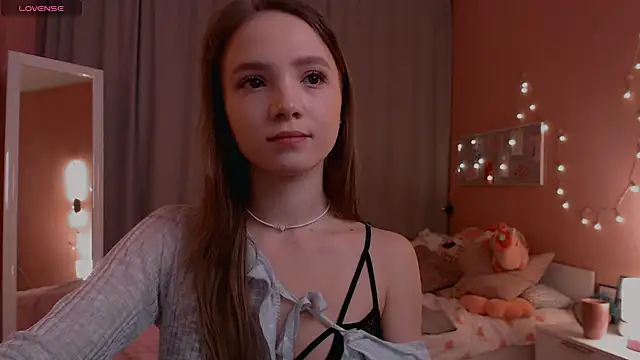 Snapshot of Adria_Arjona chatting on January 7, 7:33 am Adria Arjona online show from January 7, 7:33 am