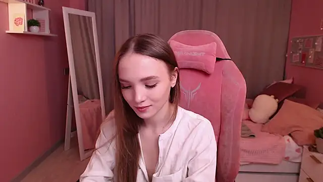 Snapshot of Adria_Arjona chatting on February 6, 7:34 am Adria Arjona online show from February 6, 7:34 am