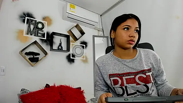 YuleimysAndAlex online show from December 3, 3:47 am