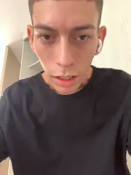 Who-am-I-201 online show from November 2, 5:48 pm