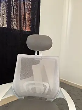 Who-am-I-201 online show from November 6, 2:51 pm