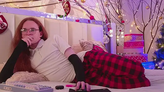 Snapshot of Mark_Glover chatting on December 17, 3:29 pm Mark Glover online show from December 17, 3:29 pm