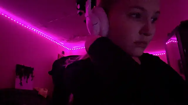 Snapshot of KarinRobertson chatting on November 16, 8:14 pm KarinRobertson online show from November 16, 8:14 pm