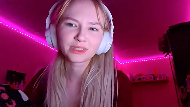 Snapshot of KarinRobertson chatting on November 21, 6:50 pm KarinRobertson online show from November 21, 6:50 pm