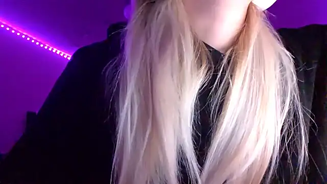 Snapshot of KarinRobertson chatting on November 24, 7:35 pm KarinRobertson online show from November 24, 7:35 pm