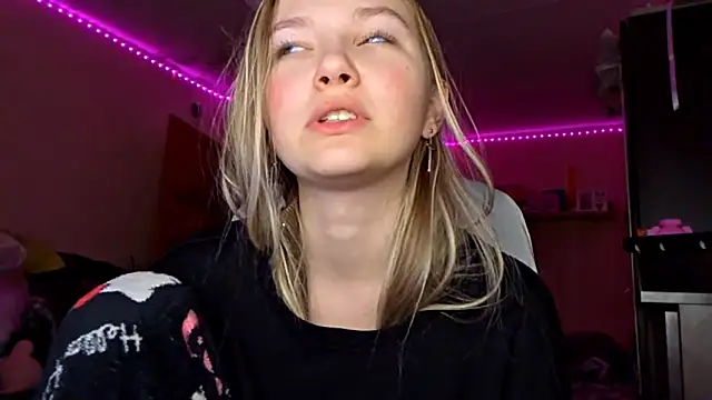 KarinRobertson online show from February 9, 5:28 pm