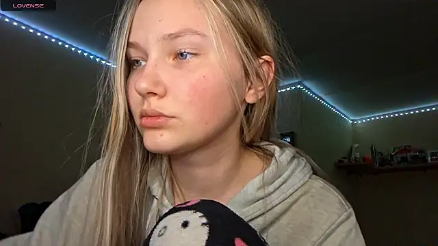 KarinRobertson online show from March 15, 4:46 pm