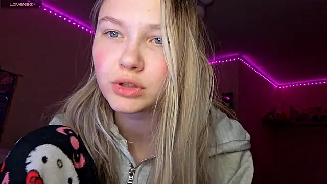 KarinRobertson online show from March 20, 5:07 pm