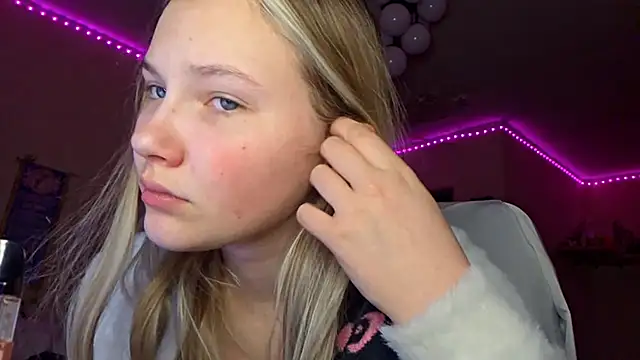 KarinRobertson online show from March 22, 5:05 pm