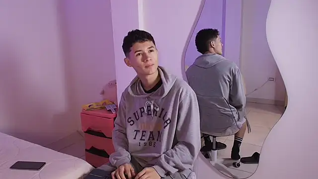 Snapshot of Eiden_Blake chatting on November 28, 9:56 am Eiden Blake online show from November 28, 9:56 am