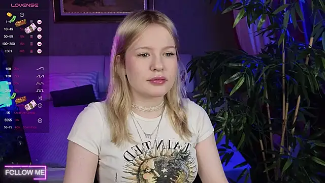 Snapshot of Mila_wxw chatting on November 22, 12:15 pm Mila wxw online show from November 22, 12:15 pm