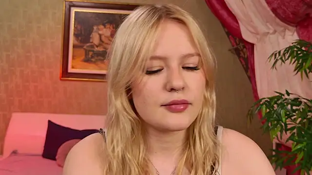 Snapshot of Mila_wxw chatting on November 28, 12:19 pm Mila wxw online show from November 28, 12:19 pm