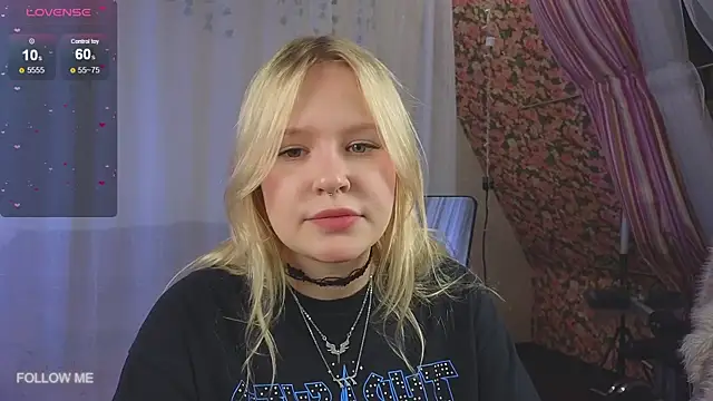 Snapshot of Mila_wxw chatting on December 19, 1:40 pm Mila wxw online show from December 19, 1:40 pm