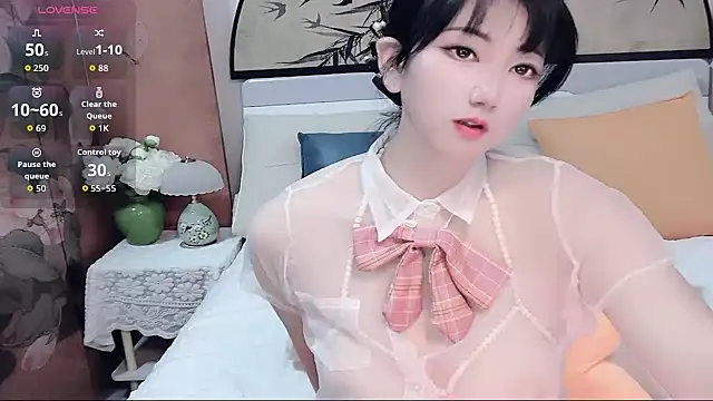 Snapshot of Ella99 chatting on December 3, 1:53 pm Ella99 online show from December 3, 1:53 pm