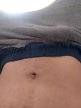 Snapshot of UNCLEZESTYY chatting on November 20, 5:18 am UNCLEZESTYY online show from November 20, 5:18 am