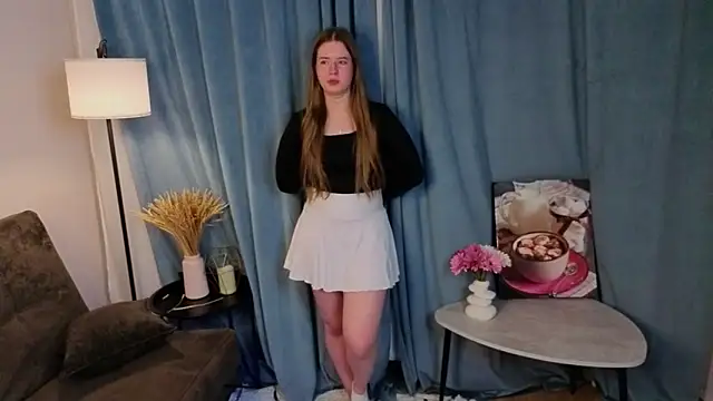 Snapshot of MowasaBritten chatting on December 4, 4:05 pm MowasaBritten online show from December 4, 4:05 pm