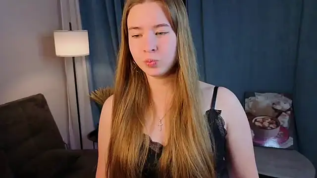 Snapshot of MowasaBritten chatting on December 15, 2:43 pm MowasaBritten online show from December 15, 2:43 pm