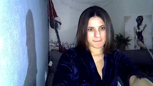 Snapshot of KiraHoney chatting on December 13, 10:04 pm KiraHoney online show from December 13, 10:04 pm