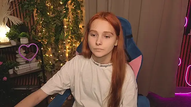 Snapshot of MarthaMack chatting on November 21, 1:32 pm MarthaMack online show from November 21, 1:32 pm