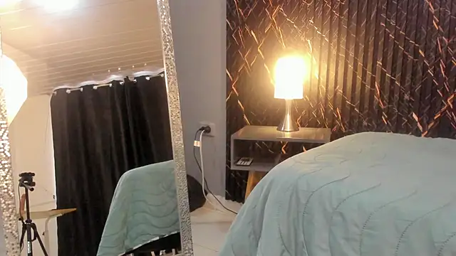 Snapshot of clara_heat chatting on November 20, 7:57 pm clara heat online show from November 20, 7:57 pm