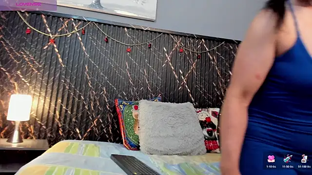 Snapshot of clara_heat chatting on December 14, 1:05 pm clara heat online show from December 14, 1:05 pm