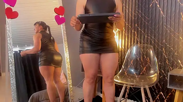 Snapshot of clara_heat chatting on March 7, 7:00 pm clara heat online show from March 7, 7:00 pm