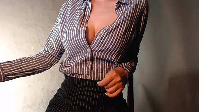 Snapshot of charm__me chatting on July 30, 5:56 pm charm me online show from July 30, 5:56 pm