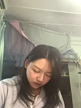 Snapshot of 99EE-yy chatting on November 18, 7:24 am 99EE-yy online show from November 18, 7:24 am