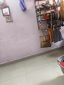 Lailamajnu1996 online show from February 20, 5:15 am