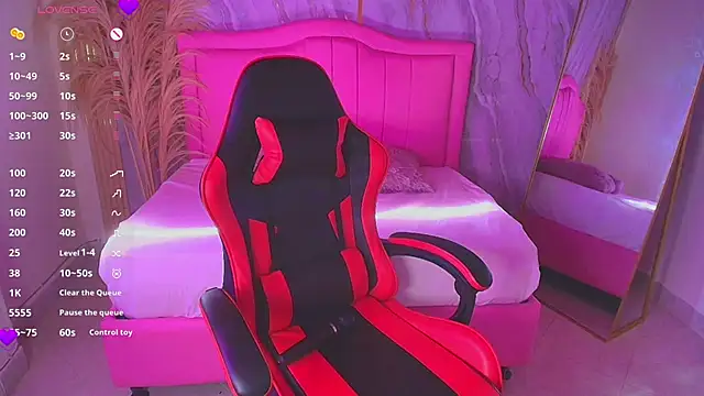 Snapshot of sarahrousse_ chatting on November 3, 7:59 pm sarahrousse  online show from November 3, 7:59 pm