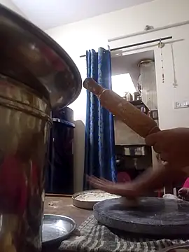 Snapshot of Mathi_cam chatting on December 3, 1:53 pm Mathi cam online show from December 3, 1:53 pm