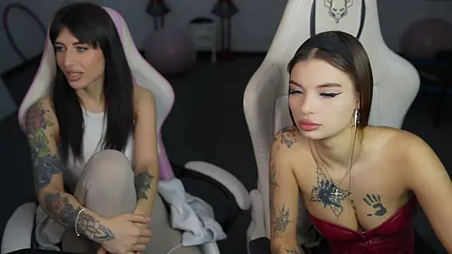 Snapshot of Mireya054 chatting on December 16, 11:37 am Mireya054 online show from December 16, 11:37 am