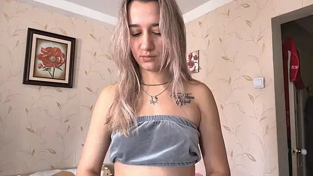 Auroragin online show from November 4, 9:30 am