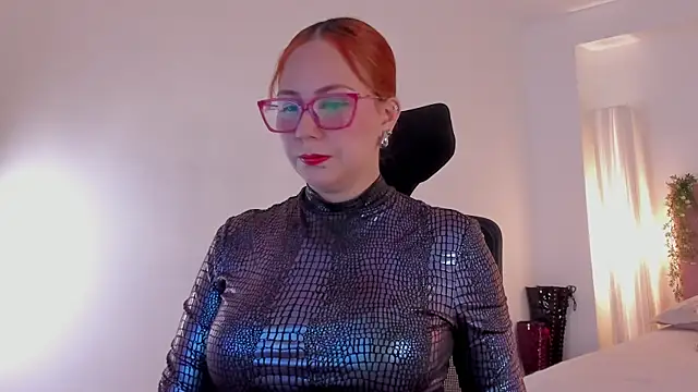 MistressErza online show from June 16, 7:05 pm