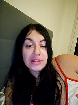 Snapshot of Julianneloreen chatting on November 5, 5:02 pm Julianneloreen online show from November 5, 5:02 pm