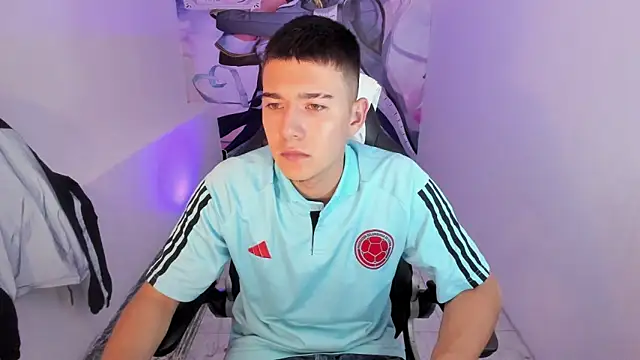 Aleck Boy online show from December 5, 7:21 pm