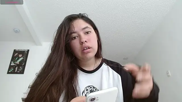 lauxury  online show from February 10, 3:05 pm