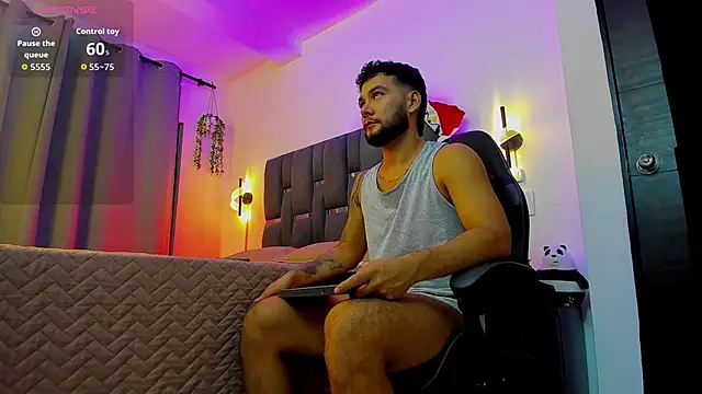 noah corvelle online show from December 16, 1:32 am