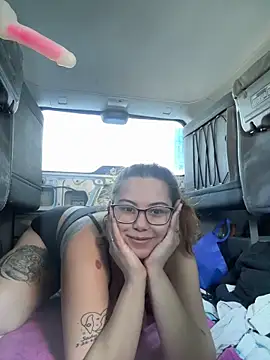 Snapshot of FreakyDreama chatting on February 17, 3:29 pm FreakyDreama online show from February 17, 3:29 pm