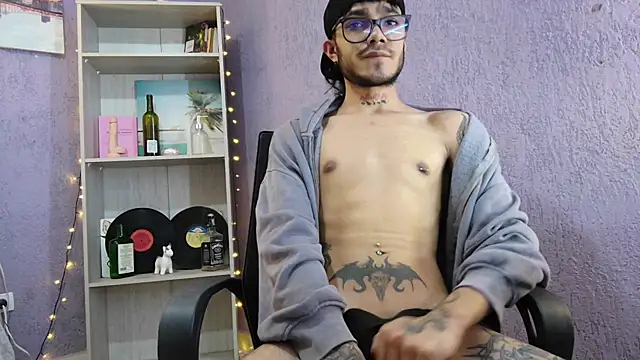 Snapshot of D4ni_king chatting on November 5, 2:33 am D4ni king online show from November 5, 2:33 am