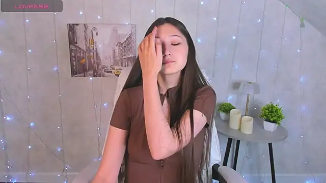 Ella Burns online show from December 2, 10:09 am