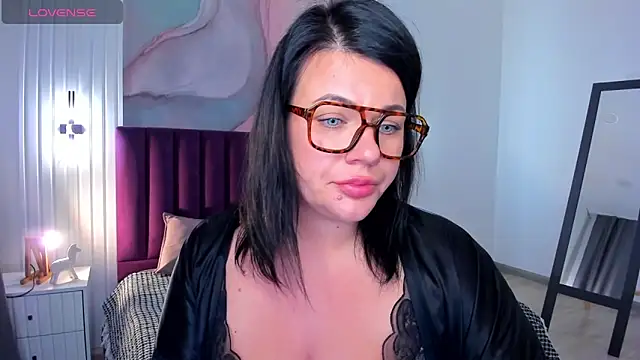 Snapshot of TiffanyDoyle chatting on November 19, 8:36 am TiffanyDoyle online show from November 19, 8:36 am