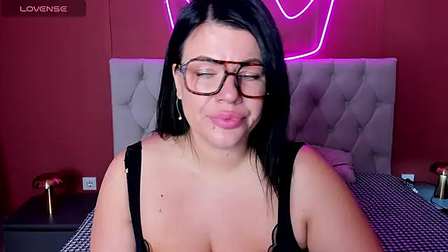 Snapshot of TiffanyDoyle chatting on November 23, 1:27 am TiffanyDoyle online show from November 23, 1:27 am