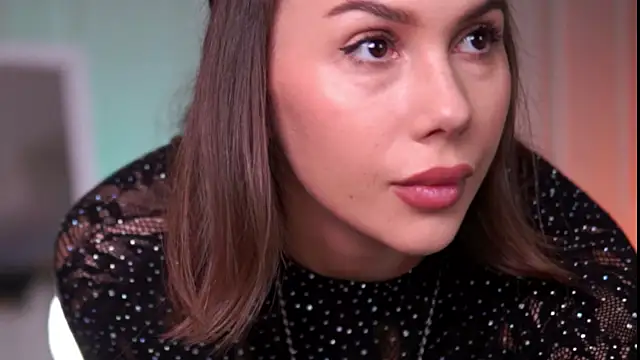 Snapshot of KarinaKokhana chatting on November 22, 9:30 am KarinaKokhana online show from November 22, 9:30 am