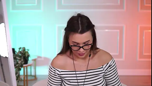 Snapshot of KarinaKokhana chatting on November 24, 9:31 am KarinaKokhana online show from November 24, 9:31 am