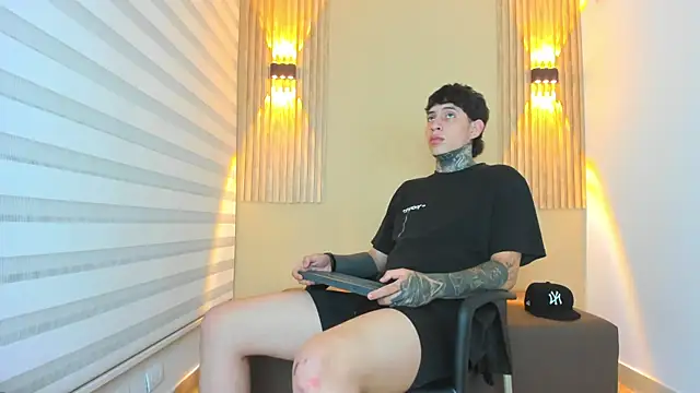 Snapshot of DANTE_ARMSTRONG chatting on November 11, 4:12 am DANTE ARMSTRONG online show from November 11, 4:12 am