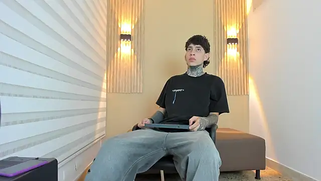 Snapshot of DANTE_ARMSTRONG chatting on November 17, 3:45 am DANTE ARMSTRONG online show from November 17, 3:45 am